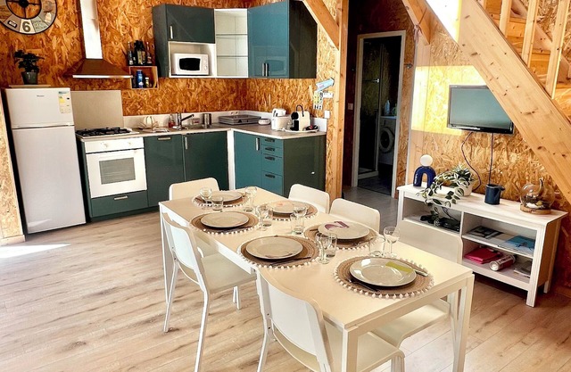 Wooden chalet - 3 min walk from the ocean 🌊☀️