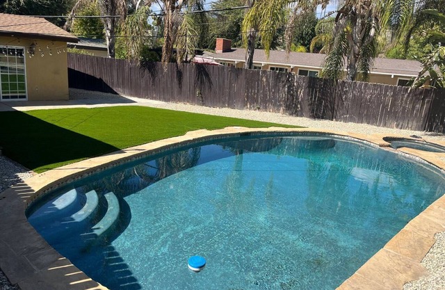 Woodland Hills 3 bedroom w/pool and spa
