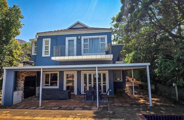 Woodlands Escape a charming 3-bedroom house with AC/WiFi in sunny Durban