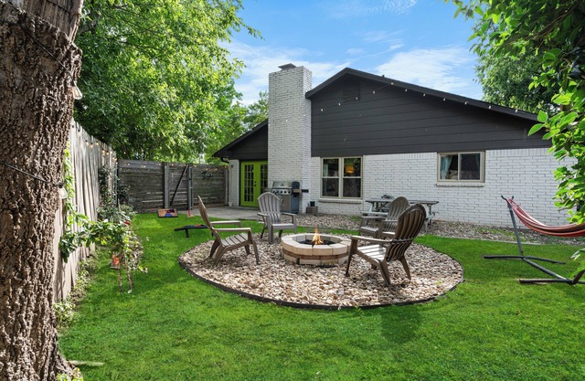 Woodstone Casita~Lush backyard~Central location