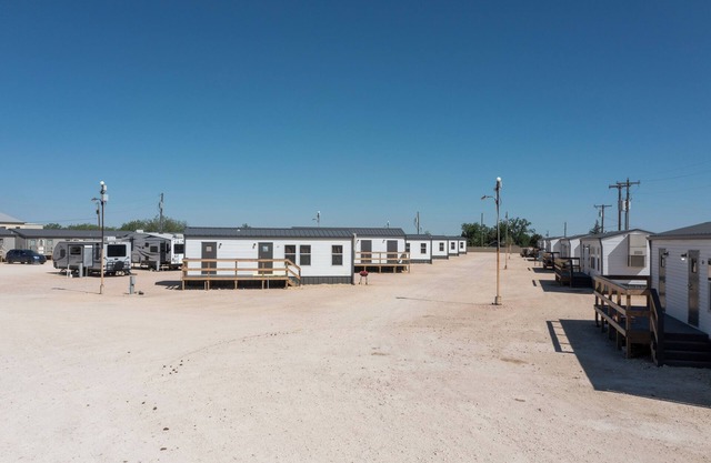Workforce, 2-bedroom apartment with full kitchen in Big Spring