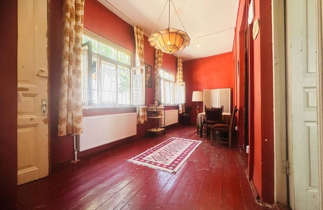 Writers House. 3 Bedroom. Private yard in Old Tbilisi. Amazing views