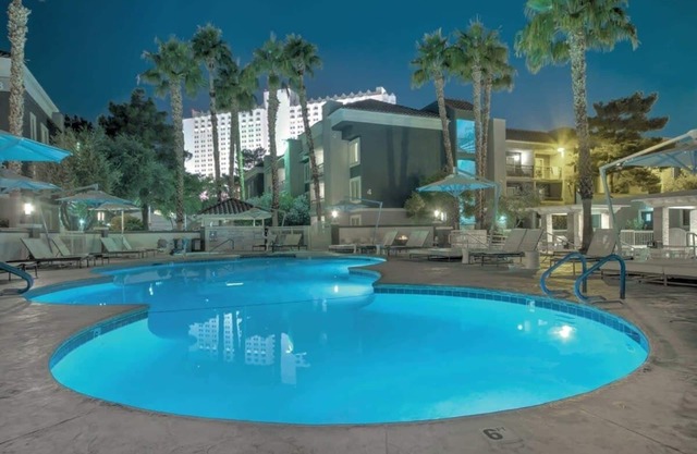 Wyndham Desert Rose Resort|2BR/2BA Balc King Suite