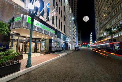 Wyndham Garden Baronne Plaza