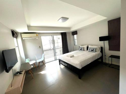 X Mitr Inn Mrt Samyot Station - The Grand Palace