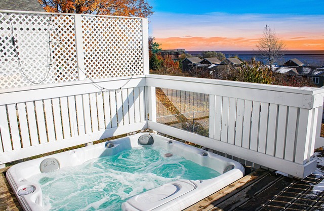 Year-round hot tub with Lake Superior views