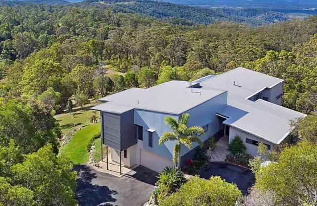 Yoor Ocean View a luxury villa with spectacular views over Glass House Mountains