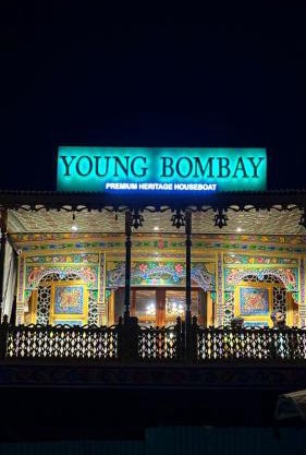 Young Bombay Premium Heritage Houseboat