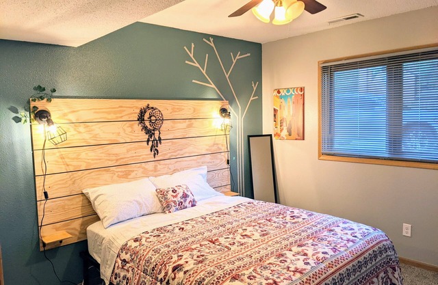 Your cozy riverfront escape with big-city access