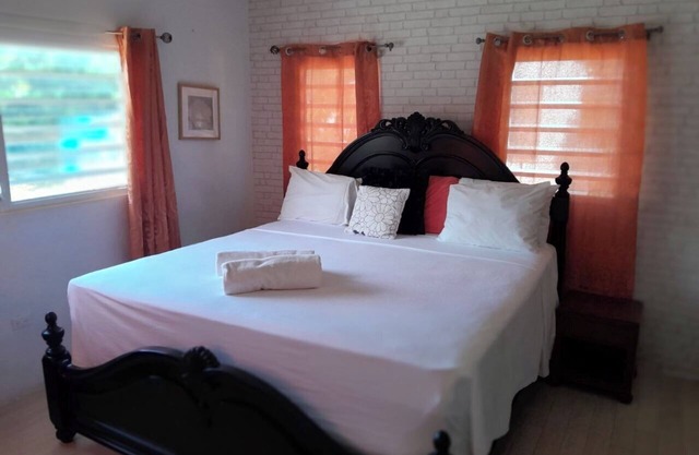 Your Dream Home Awaits: 3-Bedroom Retreat, Close to Everything