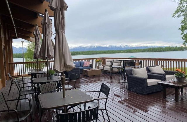 Your Gateway to Adventure in Alaska | Lakefront Stay