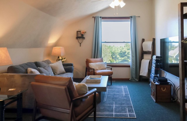 Your Hilltop Hideaway ~ Newly-Remodeled!
