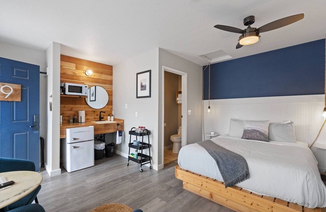 Your Home Away From Home! Pet-friendly, Free Parking, Near Long Beach Boardwalk