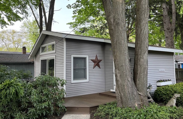 Your Own Private Cottage A Short Walk To Downtown Saugatuck, Michigan