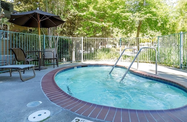 Your Private Napa Getaway! Free Parking, Outdoor Swimming Pool!