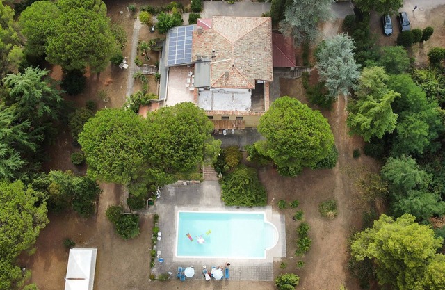 Your relaxation 3 km from the sea. Private pool and park. Ideal for 11 people.