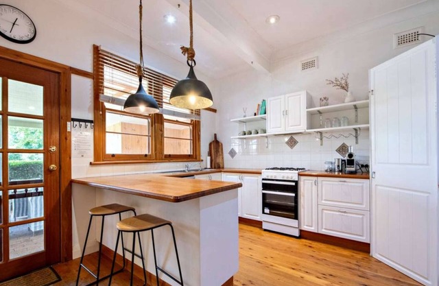 Yourie Cottage - Firepit, Lush Gardens, Pets Allowed
