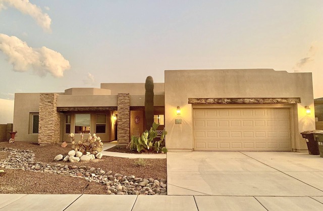 YUMA RETREAT IN THE FOOTHILLS/POOL