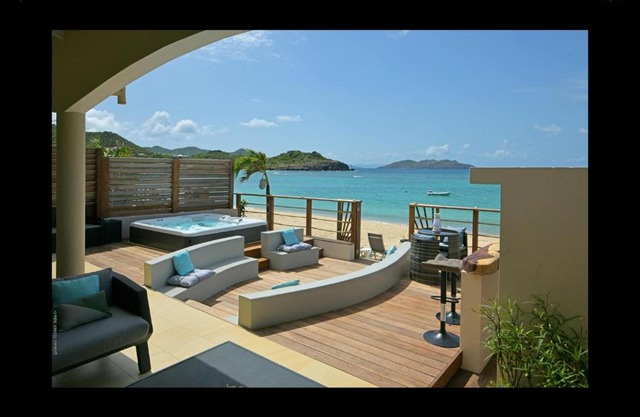 Yvantino Beach