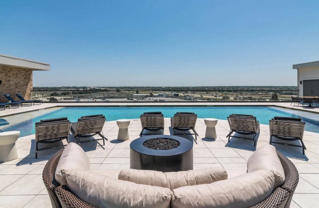 Zen 1BR Apt in Pleasant Frisco with fitness room, pool, EV charging and more!