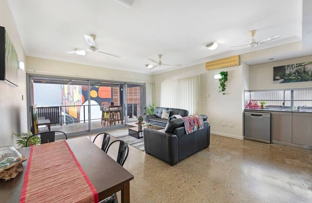Zen City-Venture: Balcony Dining - Cozy - CBD