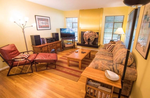 Zilker Bungalow | Walk to Barton Springs & Zilker Park