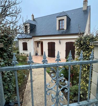 Le Grand-Luce House | À 5 minutes à pieds du château, 2 belles et spacieuses chambres, SDB, WC et un garage privé à 25 minutes circuit 24h