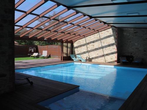 Les Herbiers House | Élégant gîte 18ème siècle rénové avec piscine couverte, terrasse et grand terrain aux Herbiers. - FR-1-426-406