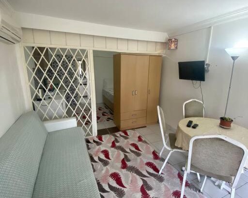 Lara Apartment | Özel plajlı sitede bahçe katı