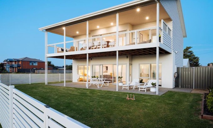 Aldinga Beach House | ōSHEN - Sleeps12 Gym Kayak MountnBike BeachFrnt