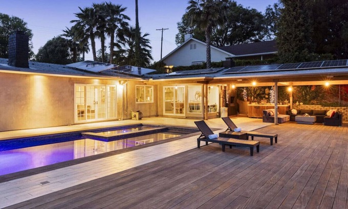 West Hills House | ৎ୭Middlebury Heightsৎ୭heated poolJacuzi games&more