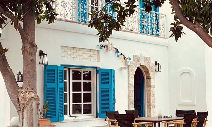 Eretria Villa | ᑕƳᑕᒪᗩᗪIᑕ ᐯIᒪᒪᗩ