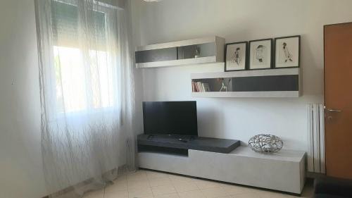Imola Apartment | ᑢᗩSᗩ ᘻᗩᖴᗩᒪᗪᗩ zona stazione - teatro - centro con parcheggio interno