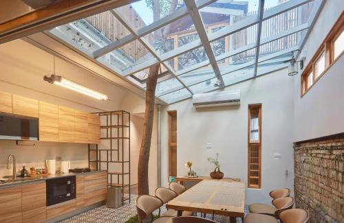 West Central District House | 天井 樹 villa 包棟民宿 Atreeium villa