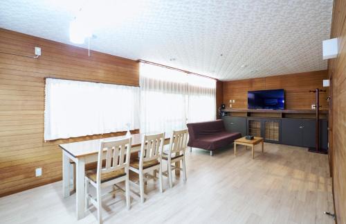 Kamakura House | 最大10名様 徒歩で海1分 ｺﾝﾋﾞﾆ30秒 長谷駅6分 極楽寺駅6分 大仏12分 貸切一軒家96ｍ2 閑静な住宅地