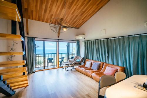 Atami Apartment | 熱海 仲夏 初島を臨む