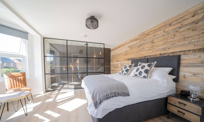 Headington Apartment | ** 1 Ashbrook Windmill - Luxury split level 1 bedroom flat **