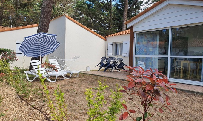 La Faute-sur-Mer Ski Chalet | 1-bedroom gite suitable for PMR