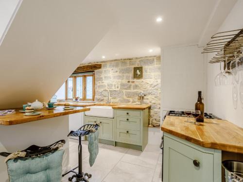 Glastonbury House | 1 Bed in Glastonbury 79123