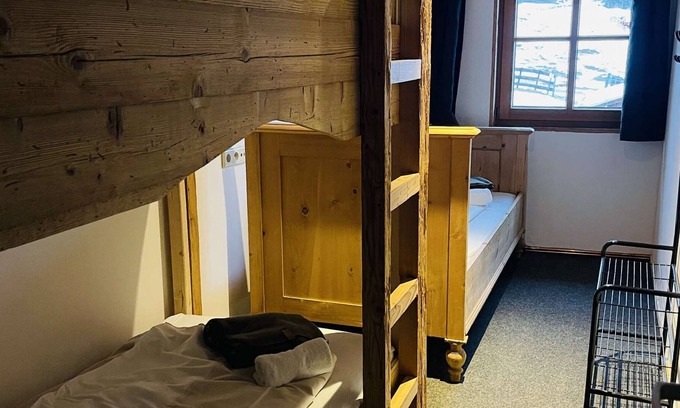 Leutasch Cabin | 1 bed in the women's camp on the Alm