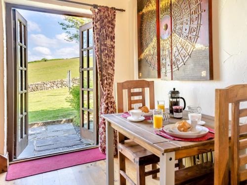 Llanrhidian Higher House | 1 bed property in Gower 77981