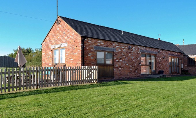 Wotton-under-Edge Cottage | 1 bedroom accommodation in Charfield, near Wotton-under-Edge