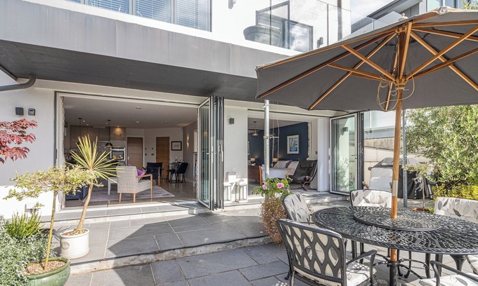 Dartmouth Cottage | 1 bedroom accommodation in 3 Coombe Close