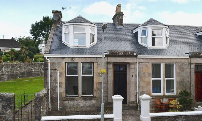 Millport Cottage | 1 bedroom accommodation in Millport, Isle of Cumbrae