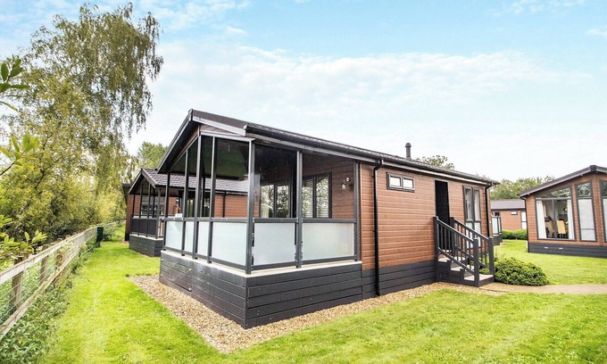 Pentney Ski Chalet | 1 bedroom accommodation in Pentney, King&rsquo;s Lynn