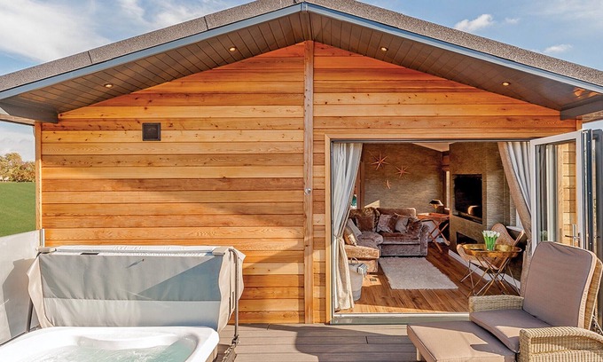 Woodbridge Cabin | 1 bedroom accommodation in Bredfield, Woodbridge