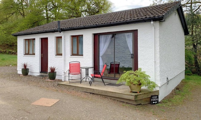 Alexandria Cottage | 1 bedroom accommodation in Arden, near Helensburgh
