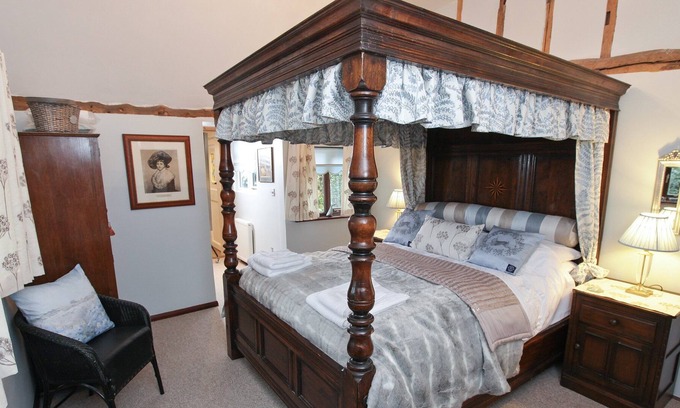 Colchester Cottage | 1 bedroom accommodation in Langham, near Colchester