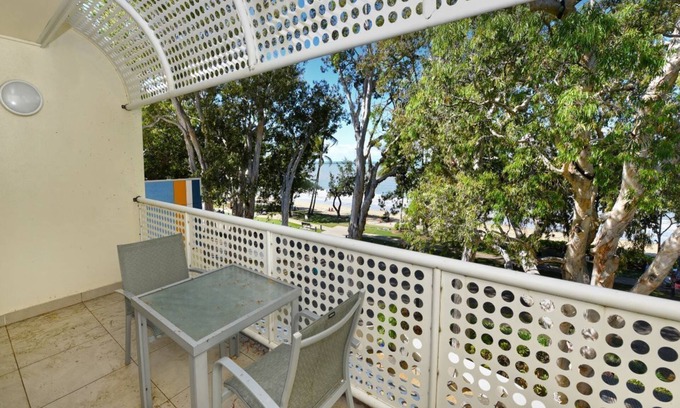 Palm Cove Apartment | 1 Bedroom Beachfront Apartment perfectly situated in the heart of Palm Cove