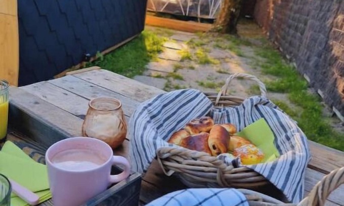 Pruniers-en-Sologne Ski Chalet | 1 Bedroom Chalet in Pruniers-en-Sologne